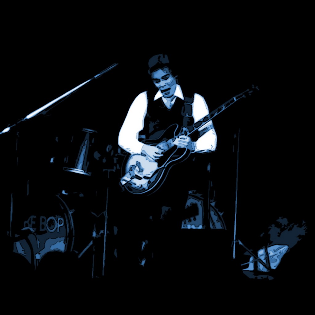 BEBOP DELUXE 2 BILL NELSON OF BE-BOP DELUXE PERFORMING LIVE IN SPOKANE, WA. ON 11-19-76. PHOTO BY BEN UPHAM.